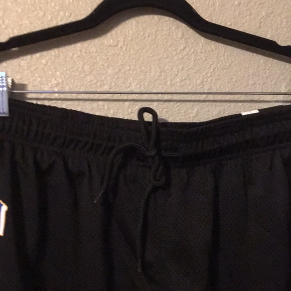 NBA Golden Stare Warriors Basketball Shorts Size Medium NWT - Picture 2 of 8